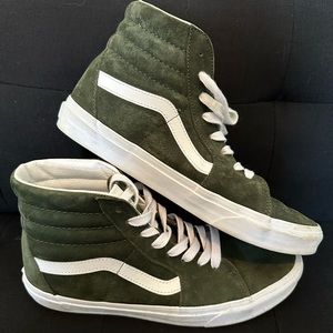 Vans Sk8-Hi Pig Suede Shoe | Grape Leaf